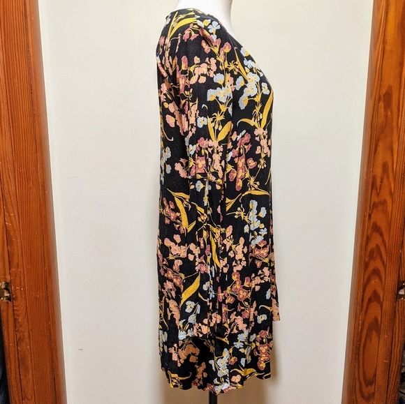 Black floral bell sleeved boho dress - Picture 5 of 6